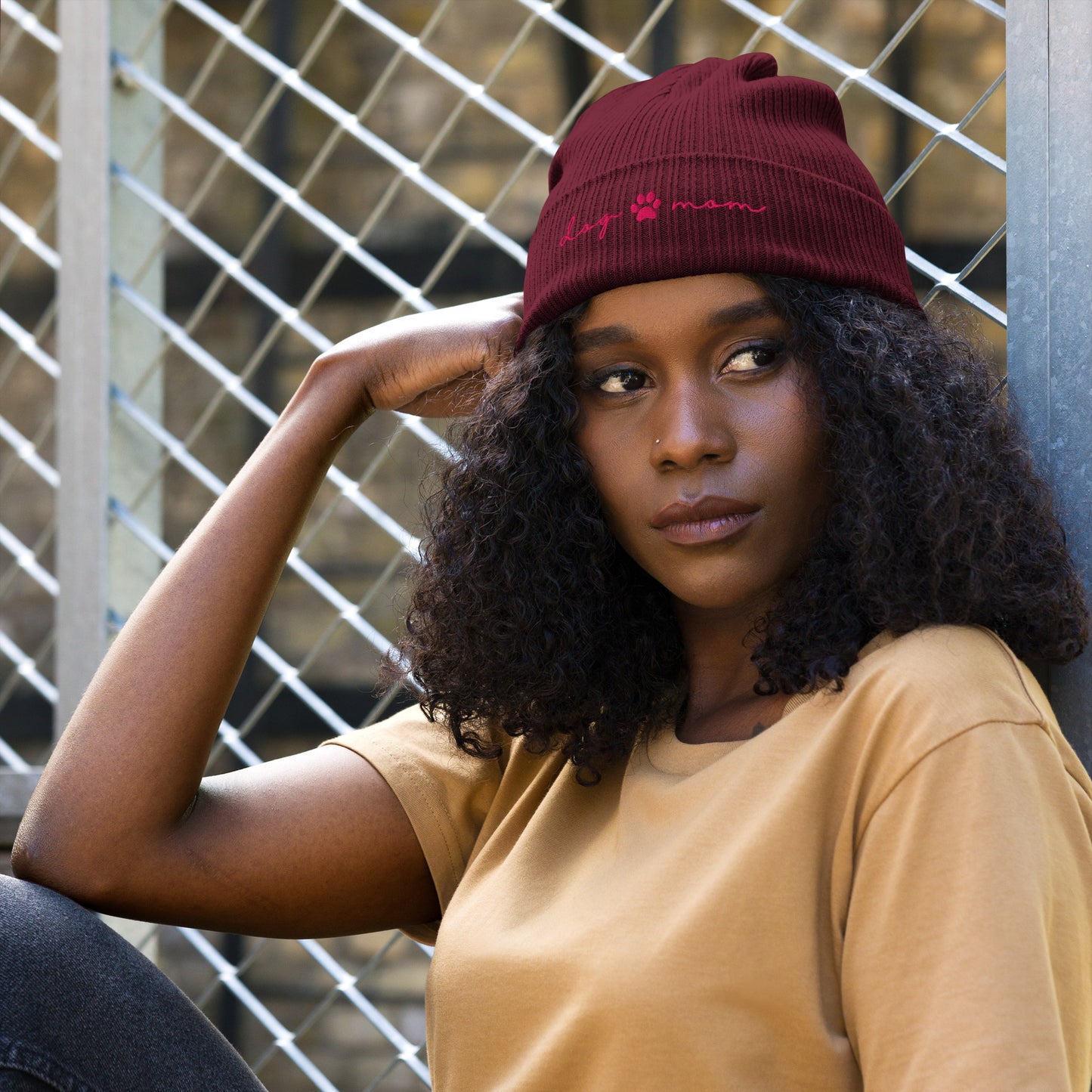 organic-ribbed-beanie-burgundy-with-embroidered-dog-mom