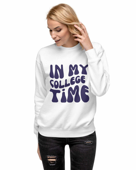 white-sweatshirt-for-college-students